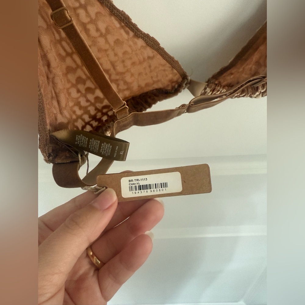 SKIMS Velvet Burnout Logo Triangle Bralette - Picture 6 of 6